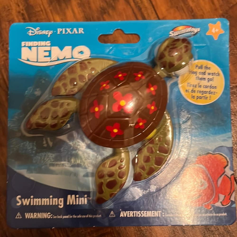 Swimming toy turtle
